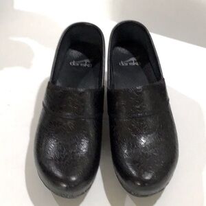 Dansko clogs size 39 in excellent never worn condition tried on only black